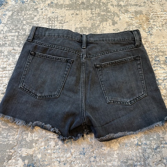 Gap High Rise Cheeky Short - Sz 6/28. Black with Raw Hem - Picture 4 of 5